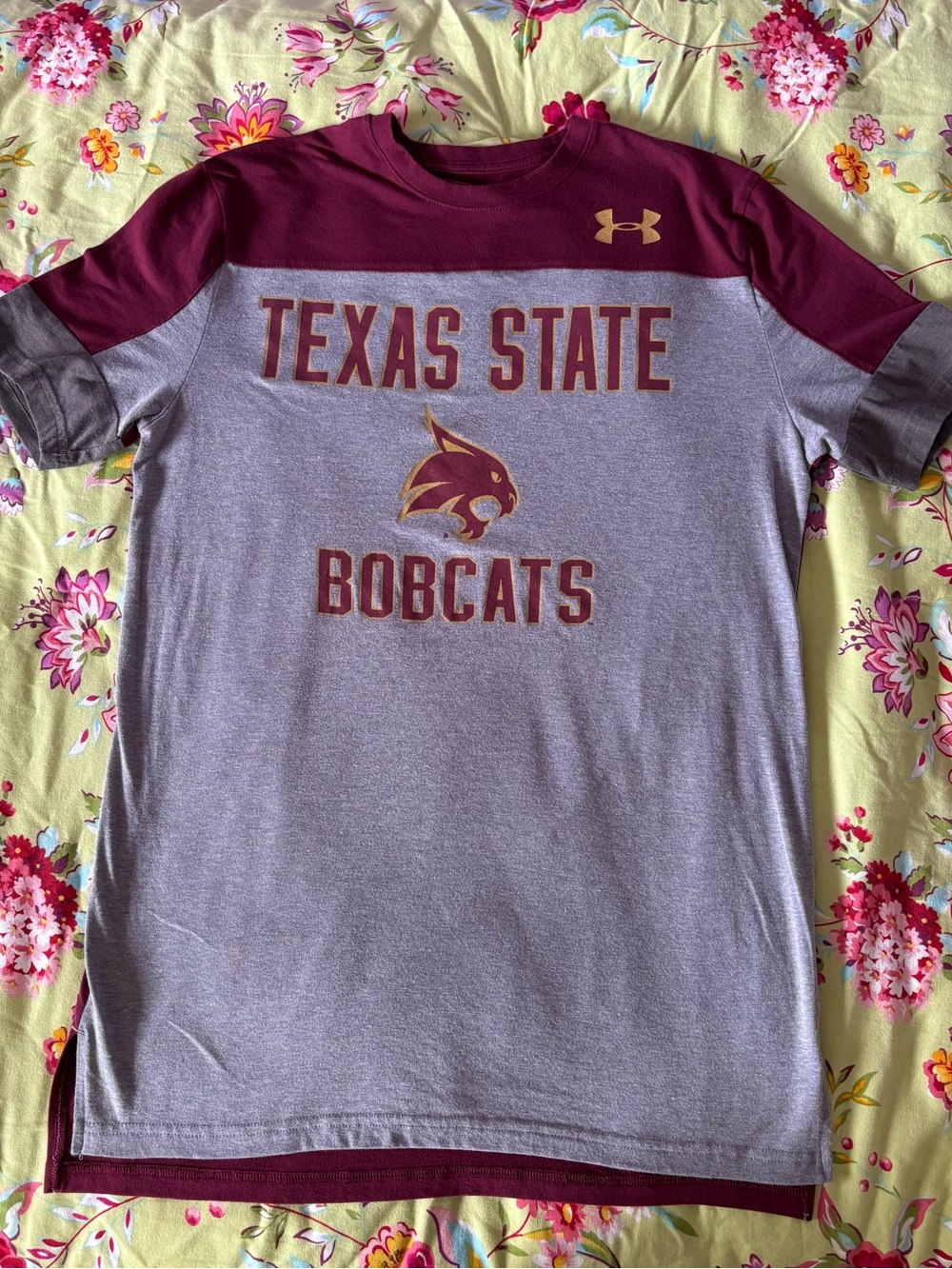 Texas State Bobcats x Under Armour Heat Gear burgundy gray tee SM 29x19 NWOT